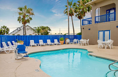 Outdoor pool at Alister Square Inn